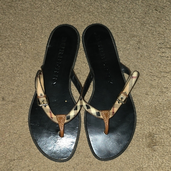 Burberry Black and Tan Sandals with T-Strap Design - Picture 1 of 4
